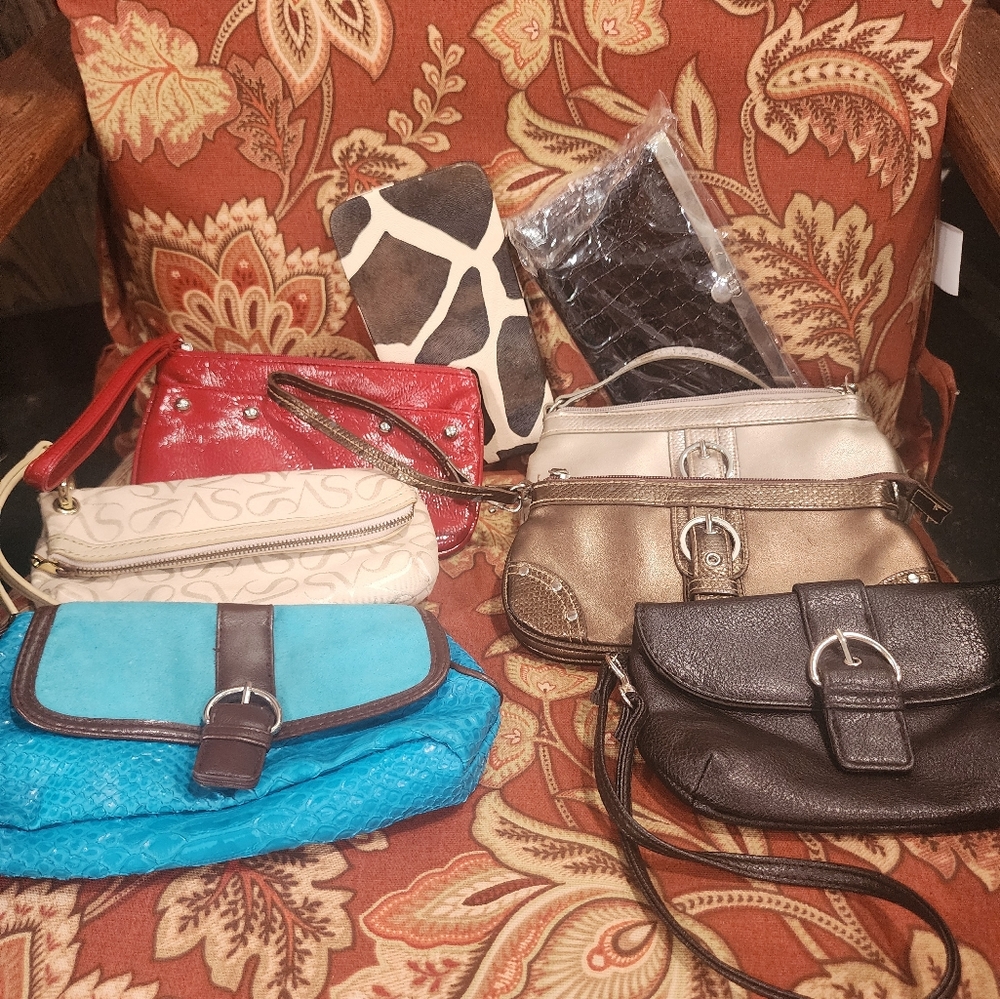Lot of 8 Women's Wristlet And Clutch Bags